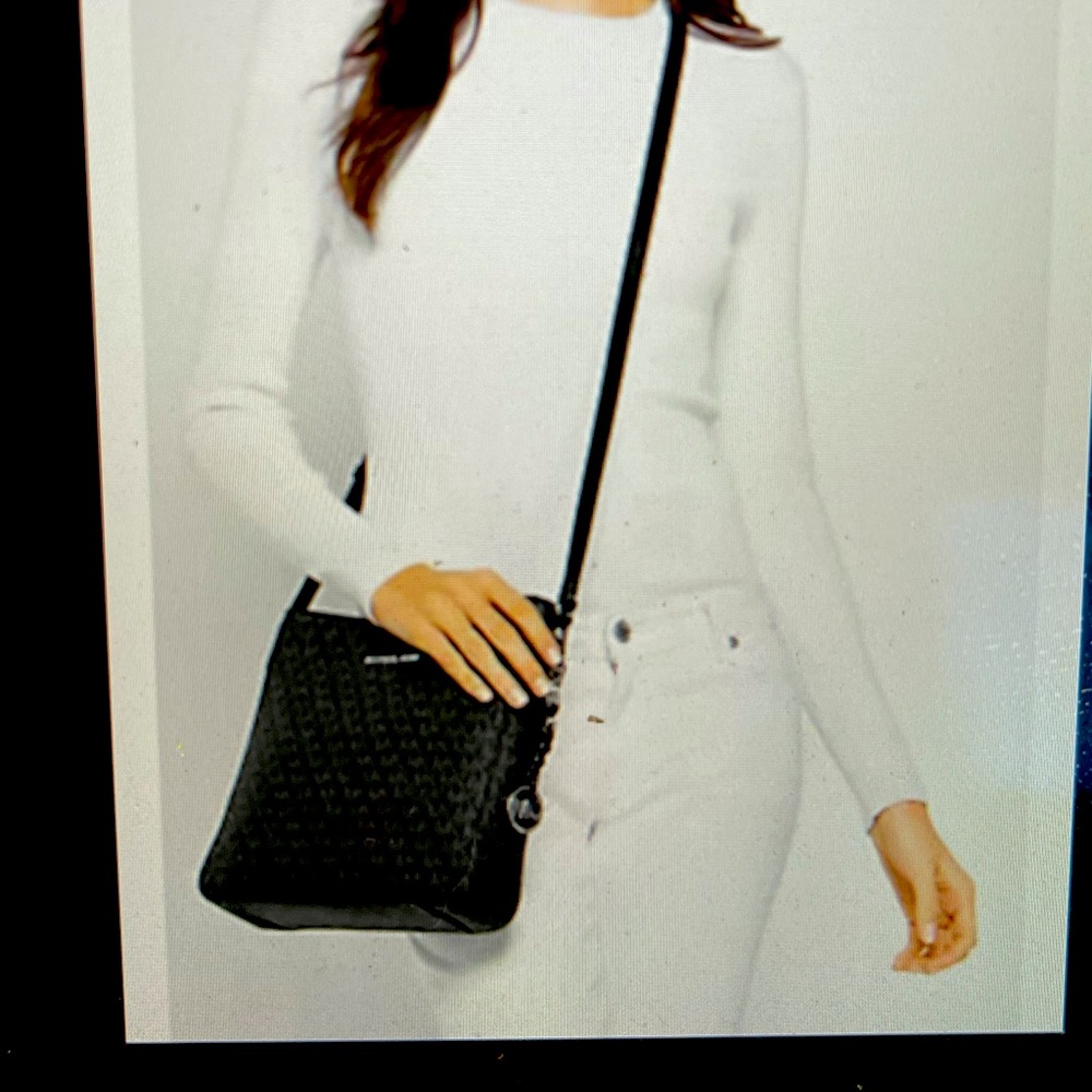 Signature Jet Set Travel Large Messenger